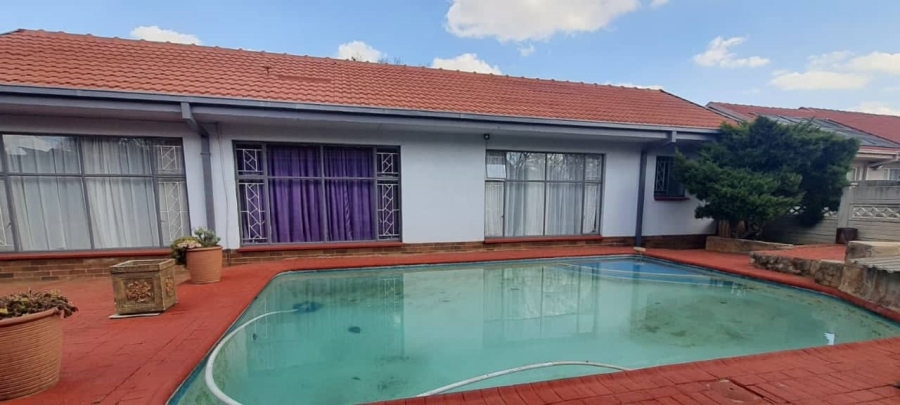 4 Bedroom Property for Sale in Flimieda North West